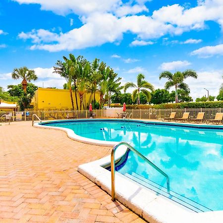 Oasis Boca Raton Hotel Exterior photo
