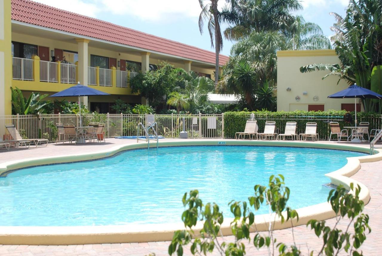 Oasis Boca Raton Hotel Exterior photo