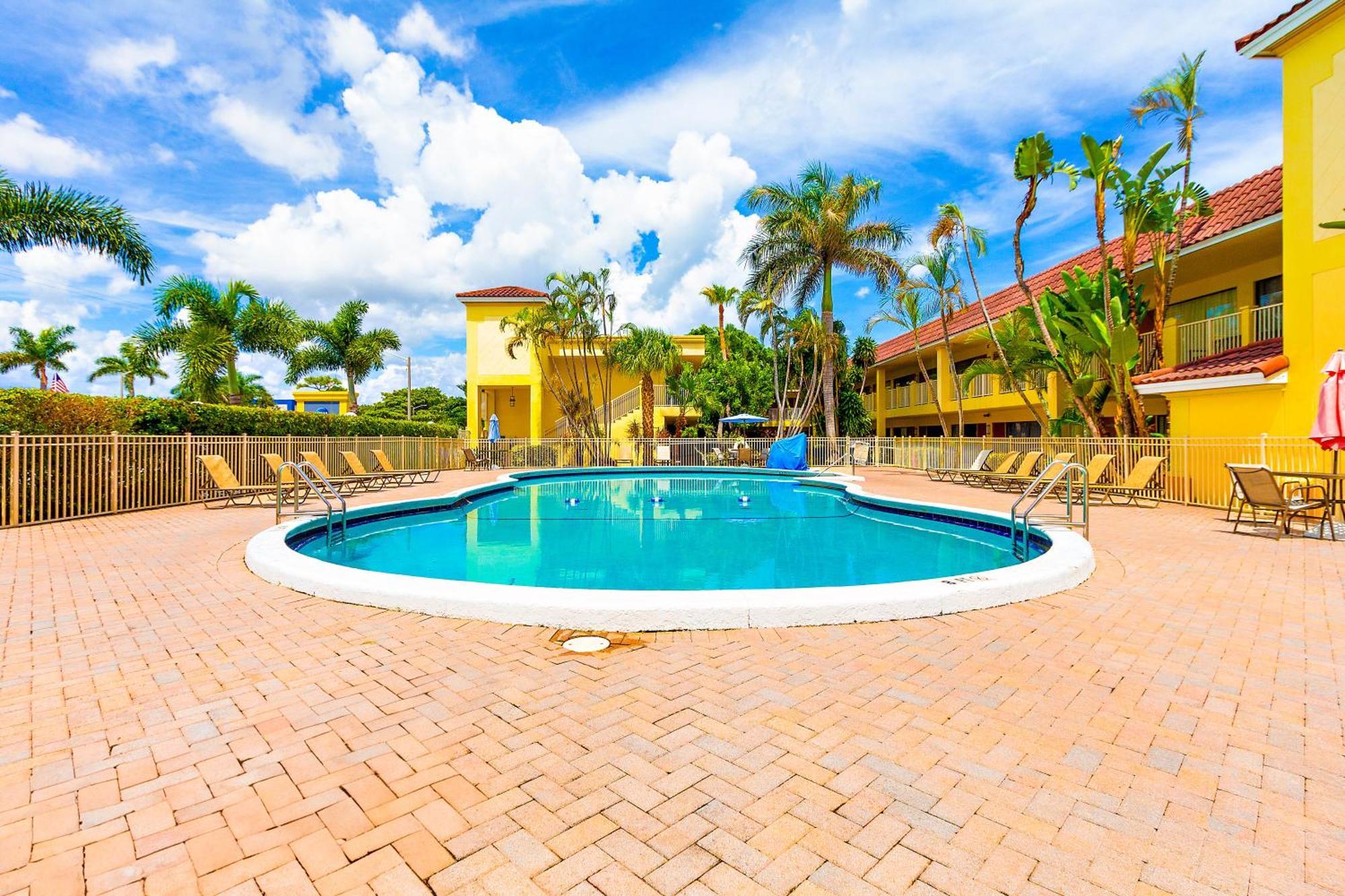 Oasis Boca Raton Hotel Exterior photo